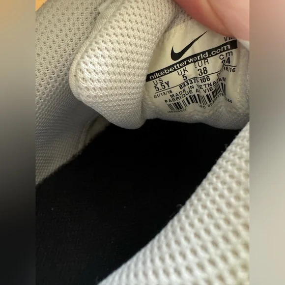 nike air max’s size 5.5YOUTH - Picture 4 of 4